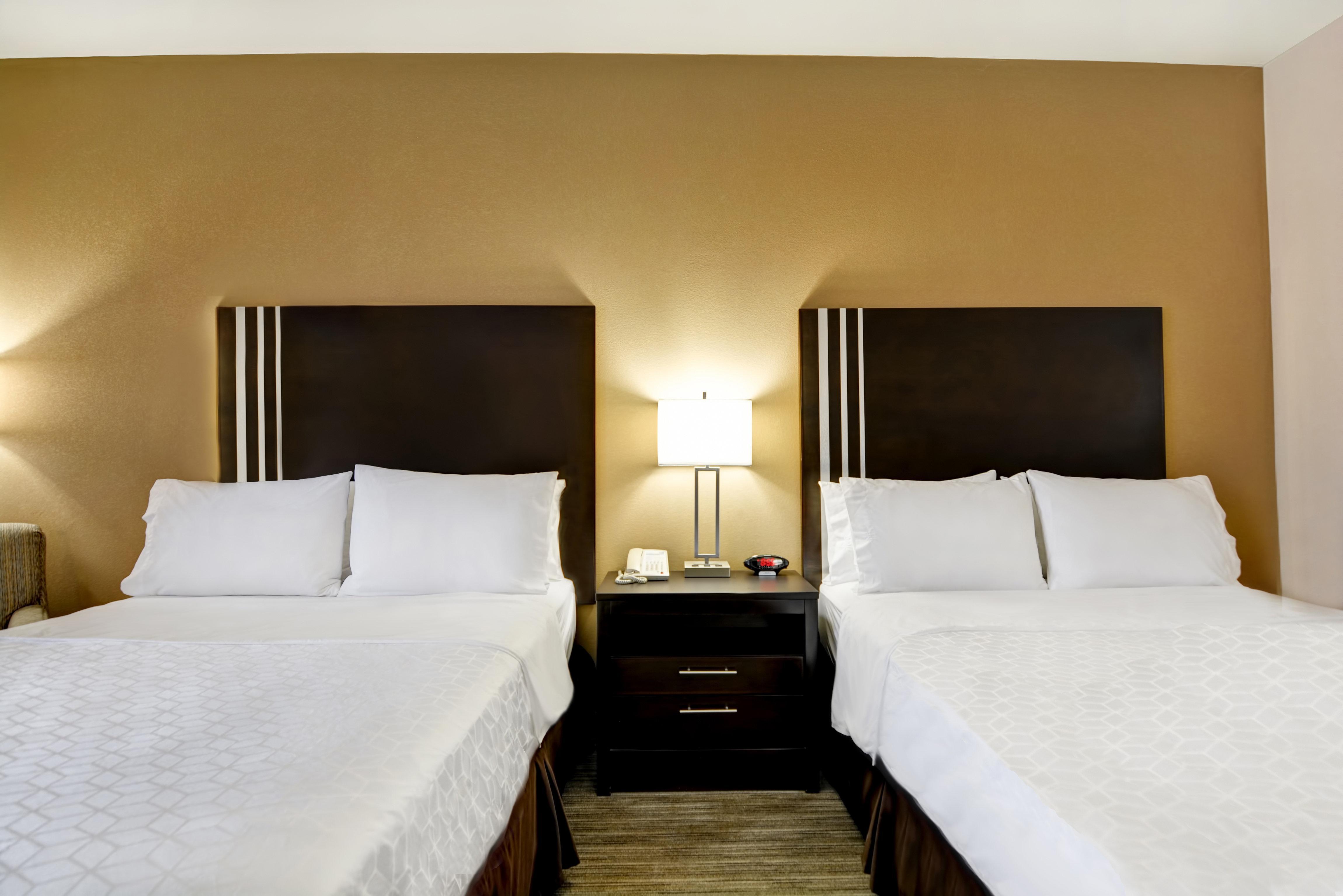 Holiday Inn Express Hotel & Suites Milwaukee-New Berlin, An Ihg Hotel Екстериор снимка
