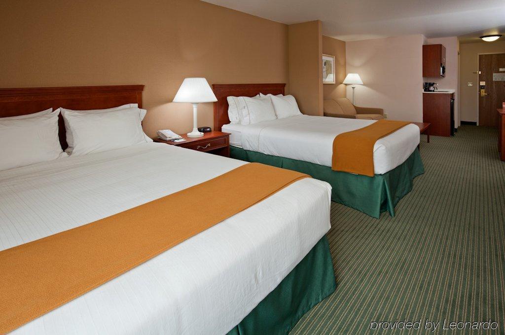 Holiday Inn Express Hotel & Suites Milwaukee-New Berlin, An Ihg Hotel Екстериор снимка